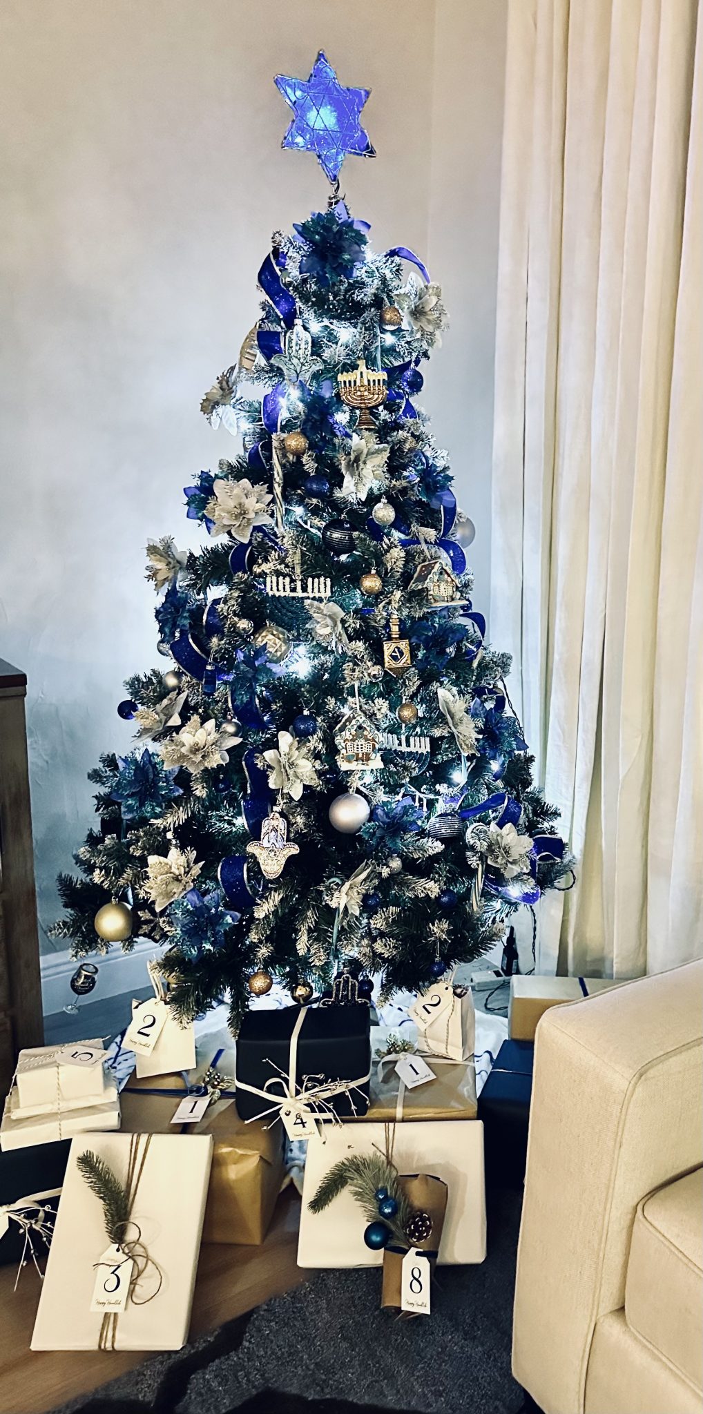 Our 2022 Hanukkah Tree - HaveUHeard.com